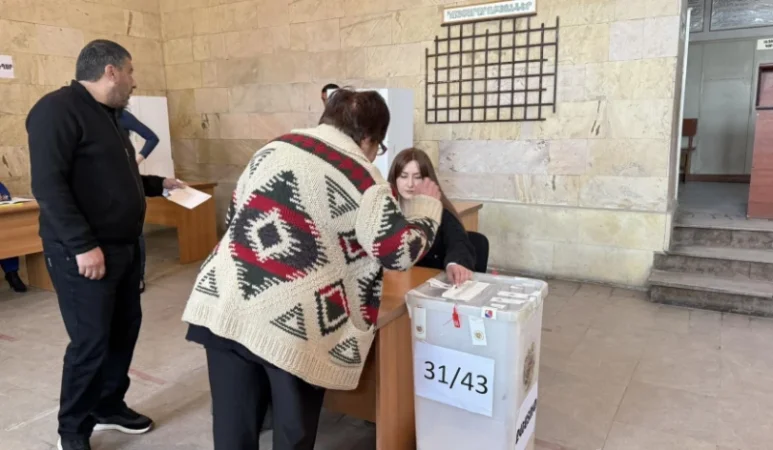 Գյումրիում ընտրախախտման համար ձերբակալվել են 70-անց, 80-անց և 90-անց կանայք