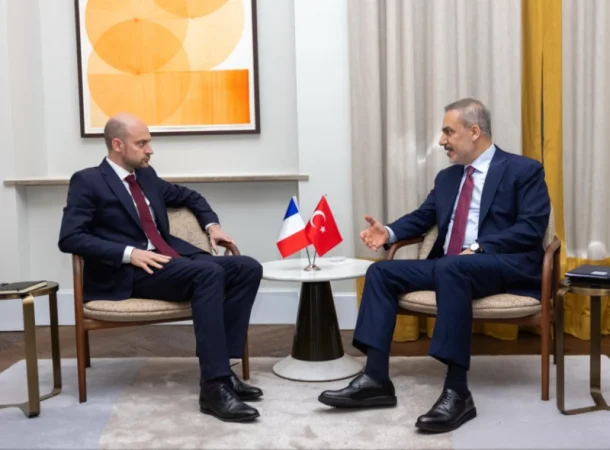 Հայ-ադրբեջանական հարաբերությունների մասին են խոսել Ֆրանսիայի և Թուրքիայի ԱԳ նախարարները