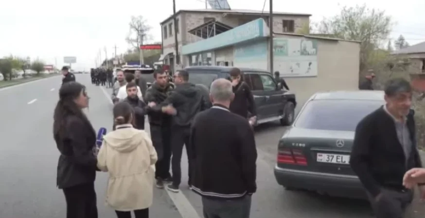 Պռոշյանցիների և ՏԿԵ փոխնախարարի հանդիպումը ավարտվել է