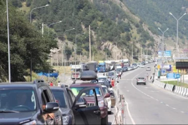 Լարսը փակ է