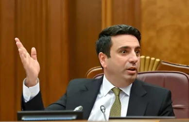 Ուրեմն, կարդա՛ սա ու «ականջիդ օղ արա»․ Սիմոնյան