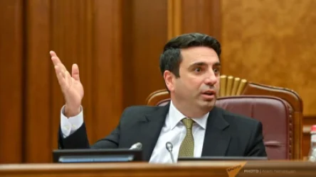 Ծեծկռտուք ԱԺ-ում՝ մանկապարտեզ չի հանգիստ նստեք տեղներդ․ Սիմոնյան