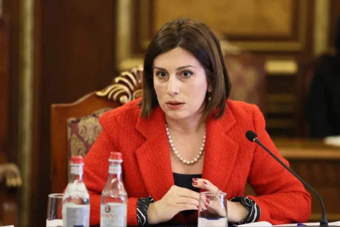 Օդում կախված հարցի պատասխանը պետք է հնչի․ Ավանեսյանը՝  կաթողիկոսի մասին