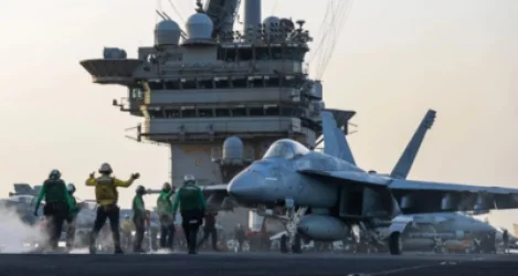 Ամերիկյան կործանիչն ավիակրի տախտակամածից ընկել է Կարմիր ծովը