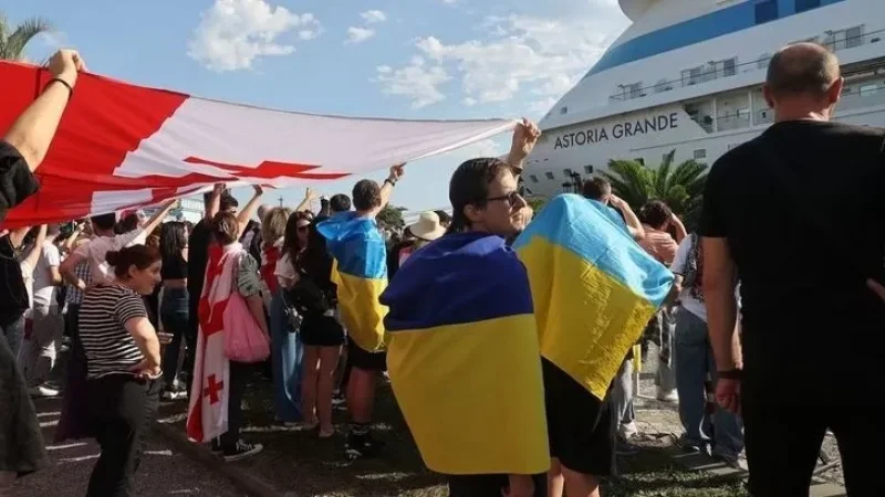 Ռուսների տեղափոխող զբոսանավը ցույցերի ֆոնին լքել է Բաթումը