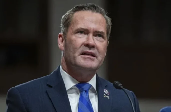 Մայք Ուոլցը հեռացվել է պաշտոնից