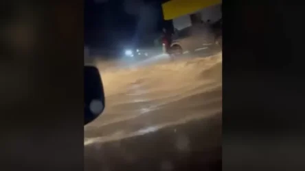 ՏԵՍԱՆՅՈՒԹ․ Աննախադեպ կարկուտ և անձրև Ալավերդիում․ մեքենաները մի կերպ են կարողանում անցնել