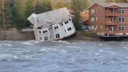 ՏԵՍԱՆՅՈՒԹ. Ջրհեղեղը քշում տանում է տունը. Ալյասկայում մարդկանց տարհանում են աղետի գոտուց