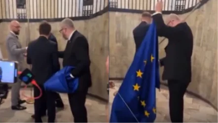 Լեհաստանի նախագահի թեկնածուն պատռել է ԵՄ դրոշը, իսկ հետո դրանով սրբել կոշիկները