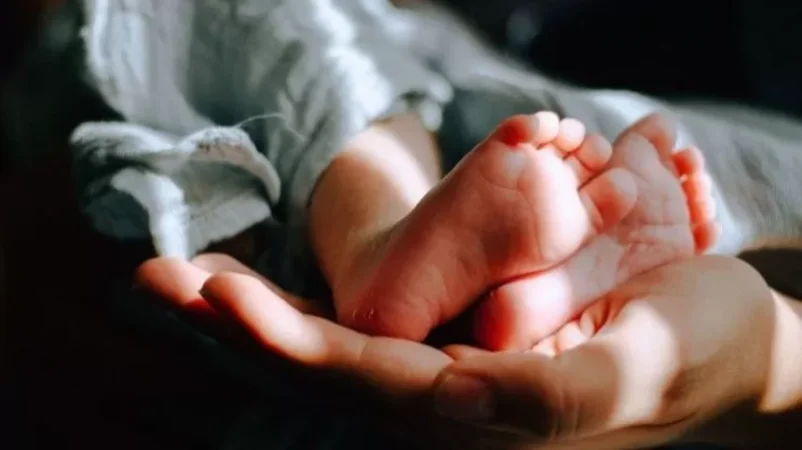 Դպրոցական աղջիկն ինքնուրույն ծննդաբերել է էքսկուրսիայի ժամանակ և երեխային աղբարկղը նետել․ Թաիլանդ