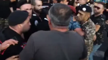 ՏԵՍԱՆՅՈՒԹ․ «Թող արա՛, մի՛ տարեք». լարված իրավիճակը Հանրապետության հրապարակում շարունակվում է