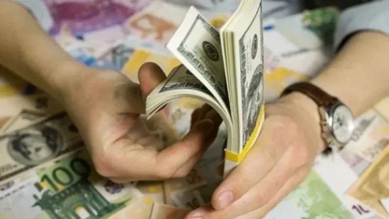 Դոլարն ու եվրոն էժանացել են․ Տարադրամի փոխարժեքն՝ այս պահին