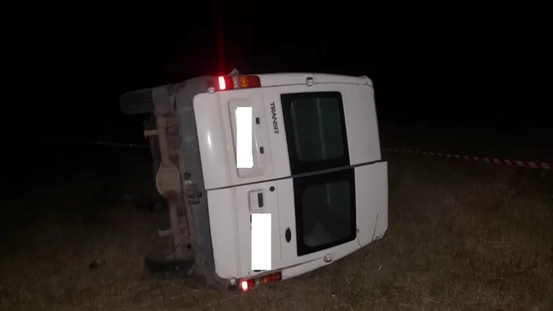 Բախման հետևանքով բեռնատարը դուրս է եկել ճանապարհի երթևեկելի հատվածից և կողաշրջվել