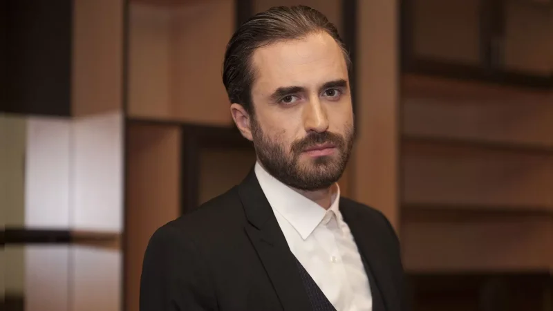 Սոս Ջանիբեկյանին նշանակում են «Մհեր Մկրտչյան» թատրոնի տնօրեն․ դերասանները դեմ են