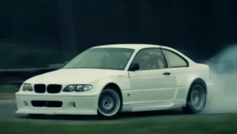 Ազատության հրապարակում BMW-ով դրիֆտ անող վարորդը բերման է ենթարկվել