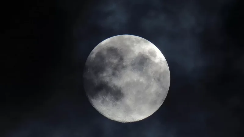 PHOTOGRAPH: What the Surface of the Moon Looks Like