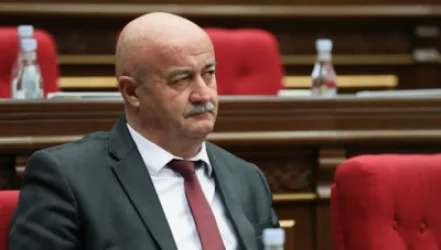 Աղազարյանից պահանջում են հրապարակավ ներողություն խնդրել լրագրողից