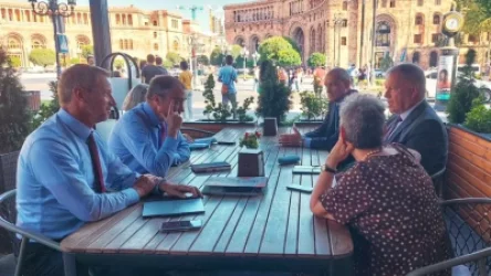 Ի՞նչ են քննարկել Եվրոպացի պաշտոնյաները Երևանի սրճարաններից մեկում