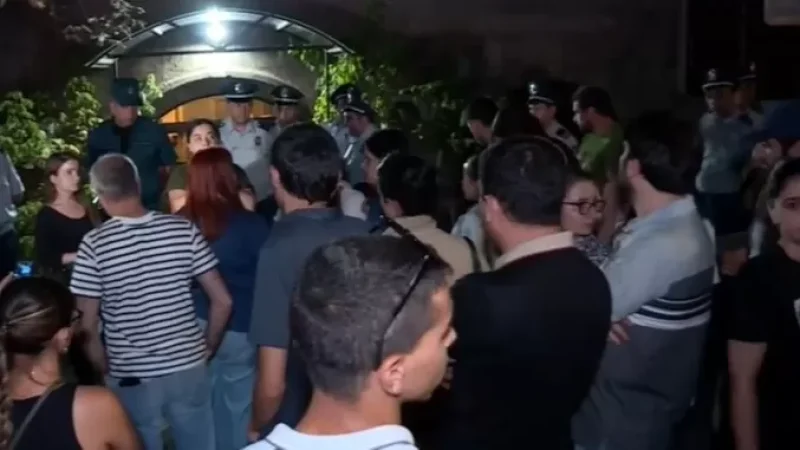 Ընտանիքին անընդհատ խաբում են, ասում են՝ հեսա կտանենք, բայց չեն տանում. ակցիայի մասնակից