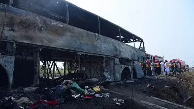 18 Passengers Burned Alive in Bus Accident in Pakistan