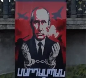 Լավրովին Երևանում դիմավորել են «Պուտին մարդասպան» պաստառով