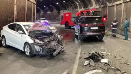 Թունելում բախվել են Lexus-ն ու Hyundai Elantra-ն․ կին վարորդը տեղափոխվել է հիվանդանոց