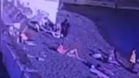 18+ ՏԵՍԱՆՅՈՒԹ․ Խանդի հողի վրա տղամարդը լողափում դանակահարել է աղջկան՝ հասցնելով 15 հարված. ՌԴ