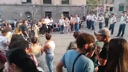 ՏԵՍԱՆՅՈՒԹ. Քաղաքացիները բողոքի ակցիա են իրականացնում ՌԴ դեսպանատան մոտ