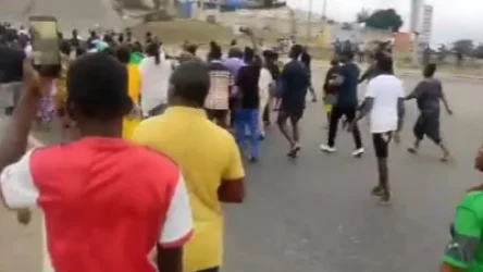 ՏԵՍԱՆՅՈՒԹ. Գաբոնի բնակիչները ուրախությամբ են ընդունում ռազմական խունտայի ներկայացուցիչներին