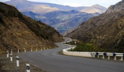 Նշված ճանապարհը փակ է բեռնատարների համար