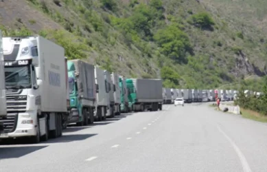 Լարսում սահմանափակել է բեռնատարների երթևեկությունը. մանրամասներ