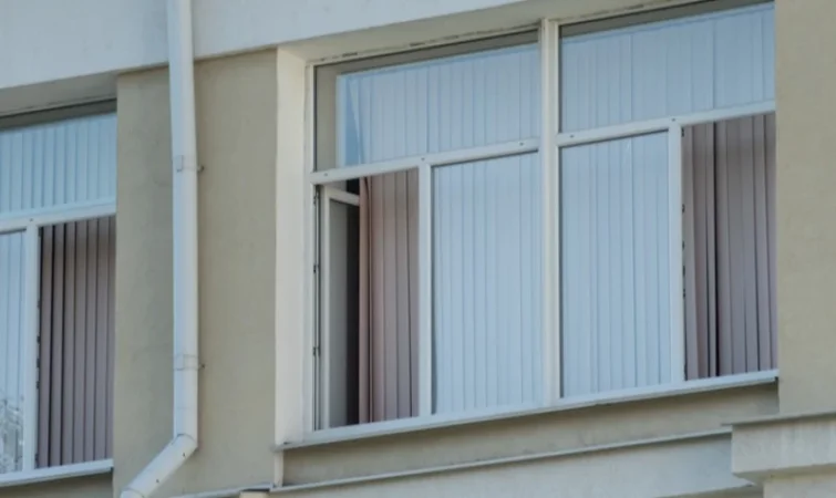 Աշակերտը ատրճանակով կրակել է դպրոցի պատուհանին