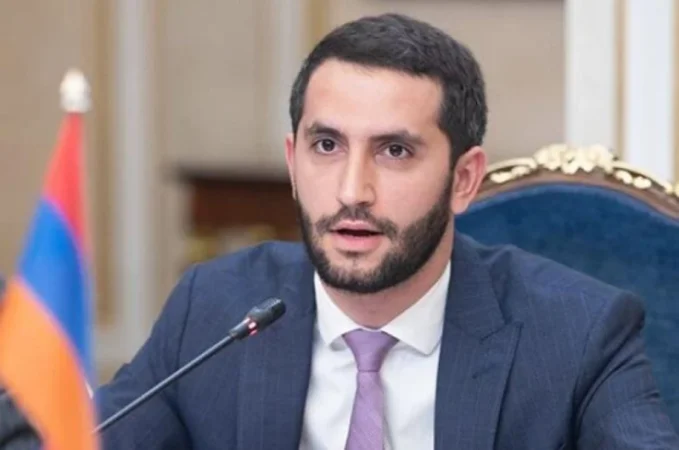 Աստծու սիրուն, մի ասեք, որ եկեղեցու կողքին եք. Ռուբինյան