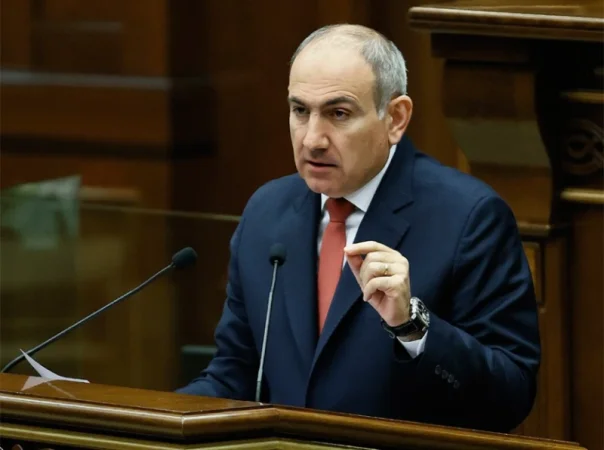 Գարեգին Բ-ն ինքն անձամբ թող պարզաբանի. Փաշինյան