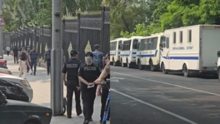 Ուժեղացված ծառայություն՝ ԱԺ շենքի դիմաց