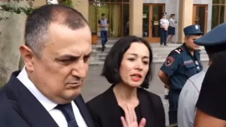 ՏԵՍԱՆՅՈՒԹ. «Թուրք». զոհված զինծառայողների հարազատները սուլոցներով ուղեկցեցին ԿԳՄՍ նախարարին