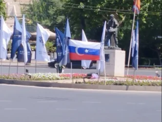 Երևանի կենտրոնում անհայտ ծագման դրոշ է հայտնվել