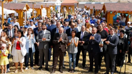 ԼՈՒՍԱՆԿԱՐՆԵՐ. Փաշինյանը տիկնոջ հետ, ներկա է գտնվել Գյուղական կյանքի և ավանդույթների հոբելյանական 10-րդ փառատոնի բացմանը