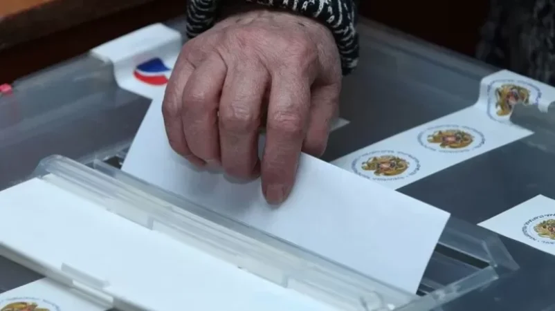 «Էս իմ քուչեն ա, ինչ կուզեմ կանեմ»․ «բակային» հեղինակությունը ընտրողներին ուղղորդում է