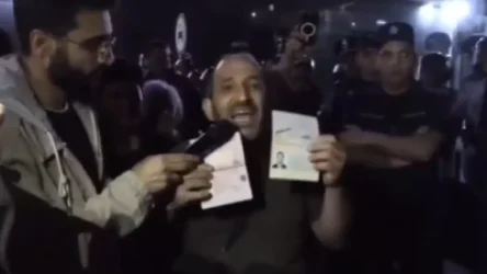 ՏԵՍԱՆՅՈՒԹ. ՌԴ դեսպանատան մոտ մարդիկ պատռել են ռուսական անձնագրերը