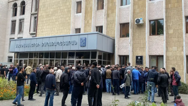 Photos: "The Streets of Stepanakert are Filled with Displaced Citizens" - Stepanian