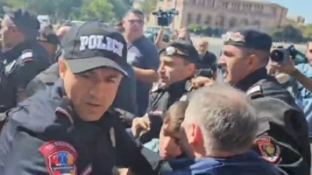 ՏԵՍԱՆՅՈՒԹ. 18+ Ոստիկանները բռնություն են կիրառում անչափահասի նկատմամբ