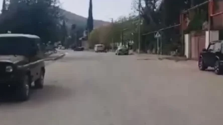 ՏԵՍԱՆՅՈՒԹ. Մարտակերտի բնակիչները լացակումած հրաժեշտ են տալիս քաղաքին