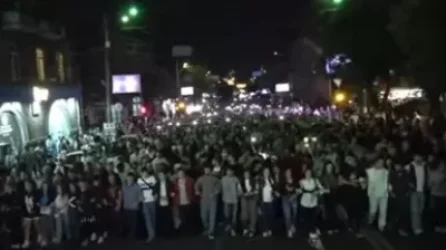 Քաղաքացիները երթով շարժվում են դեպի Ոստիկանություն