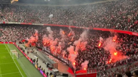 ՏԵՍԱՆՅՈՒԹ. «Այաքս»–ի երկրպագուները պիրոտեխնիկա են դաշտ նետել և սկսել ավիրել մարզադաշտի տարածքը