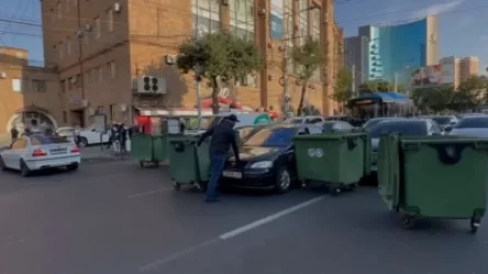 ՏԵՍԱՆՅՈՒԹ. Վարորդներն աղբամաններին հարվածելով անցնում են․ լարված իրավիճակ Արշակունյաց պողոտայում