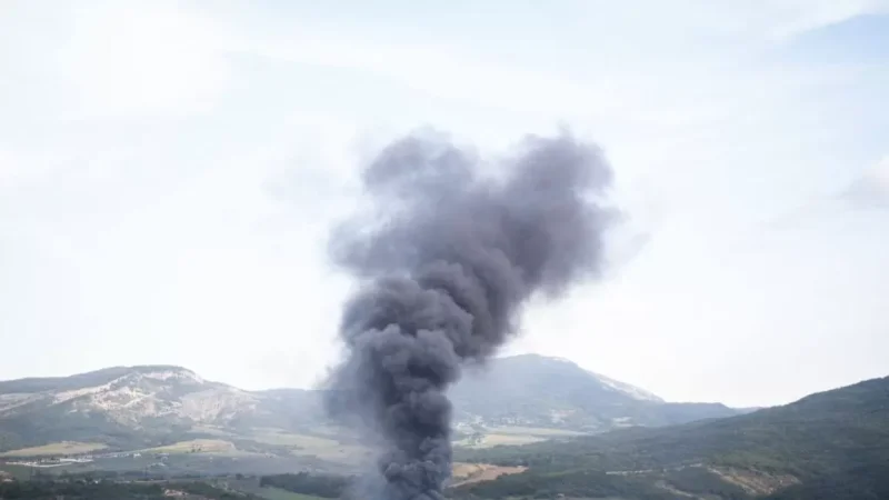 Արցախում բնակիչներից մեկը հեռանալիս այրել է հայրական տունը. Republic of Artsakh