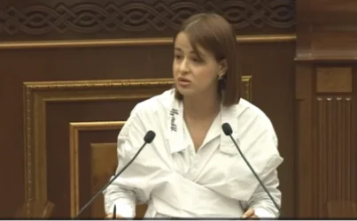 Էդ ու՞մ վրա թքած ունեք. Ազարյանը Սամվել Կարապետյանին