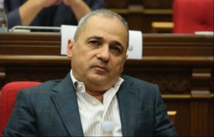 Խուզարկվում է Վահե Հակոբյանի տունը. նրա կնոջը տարել են քննչական բաժին