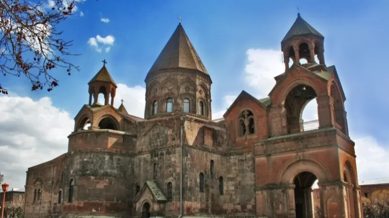 Մայր աթոռը՝ տեղահանված արցախցիների խնդիրների մասին